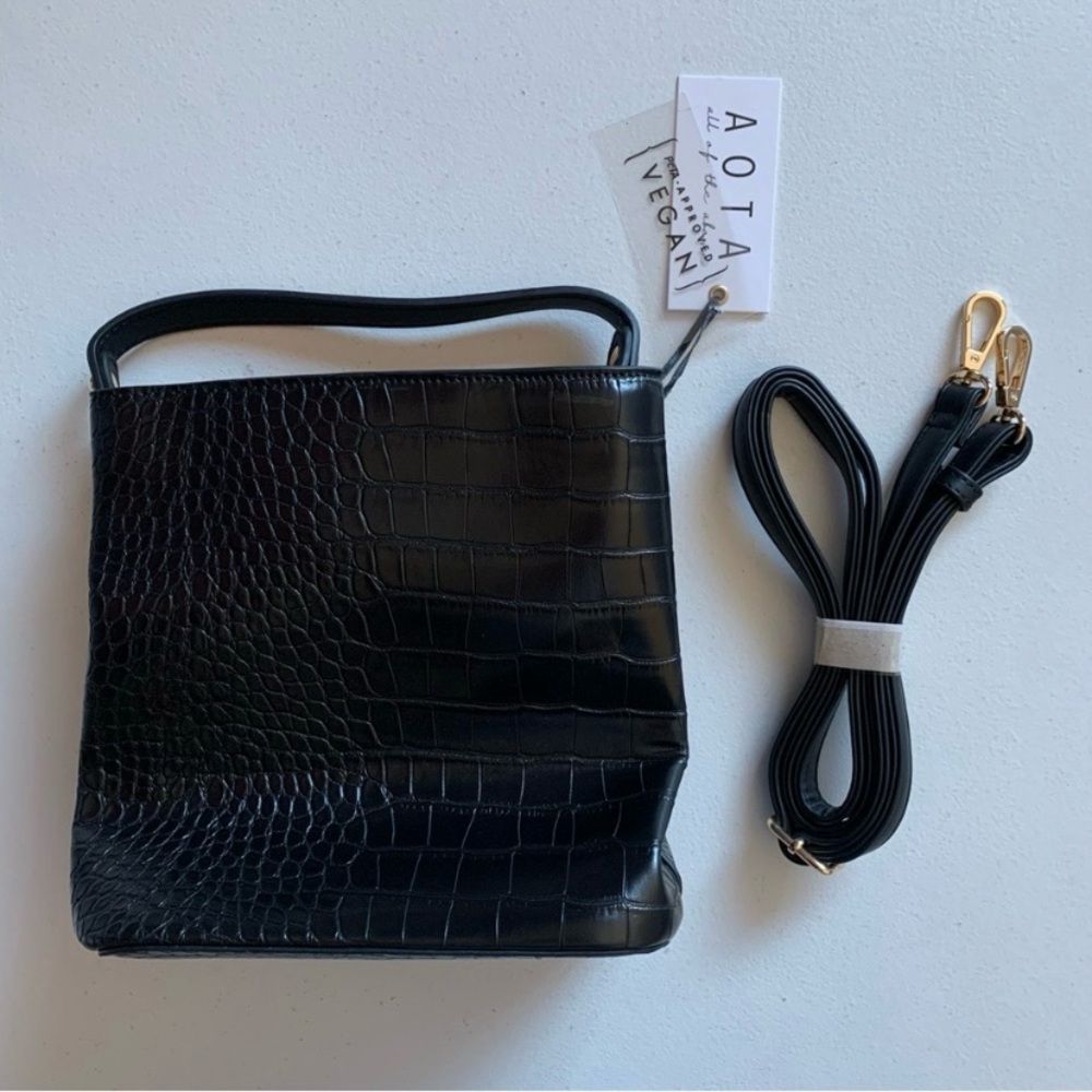 Black Embossed Croc Bucket Bag With Crossbody Strap PETA-Approved Vegan NEW